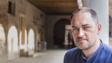 Entrevista a Alessandro Mistrorigo: “la persona que vive el «dispatrio» está un poco «acá» y un poco «allá»”